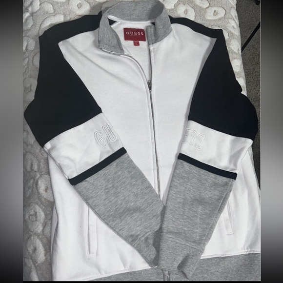 Guess - Picture 2 of 3